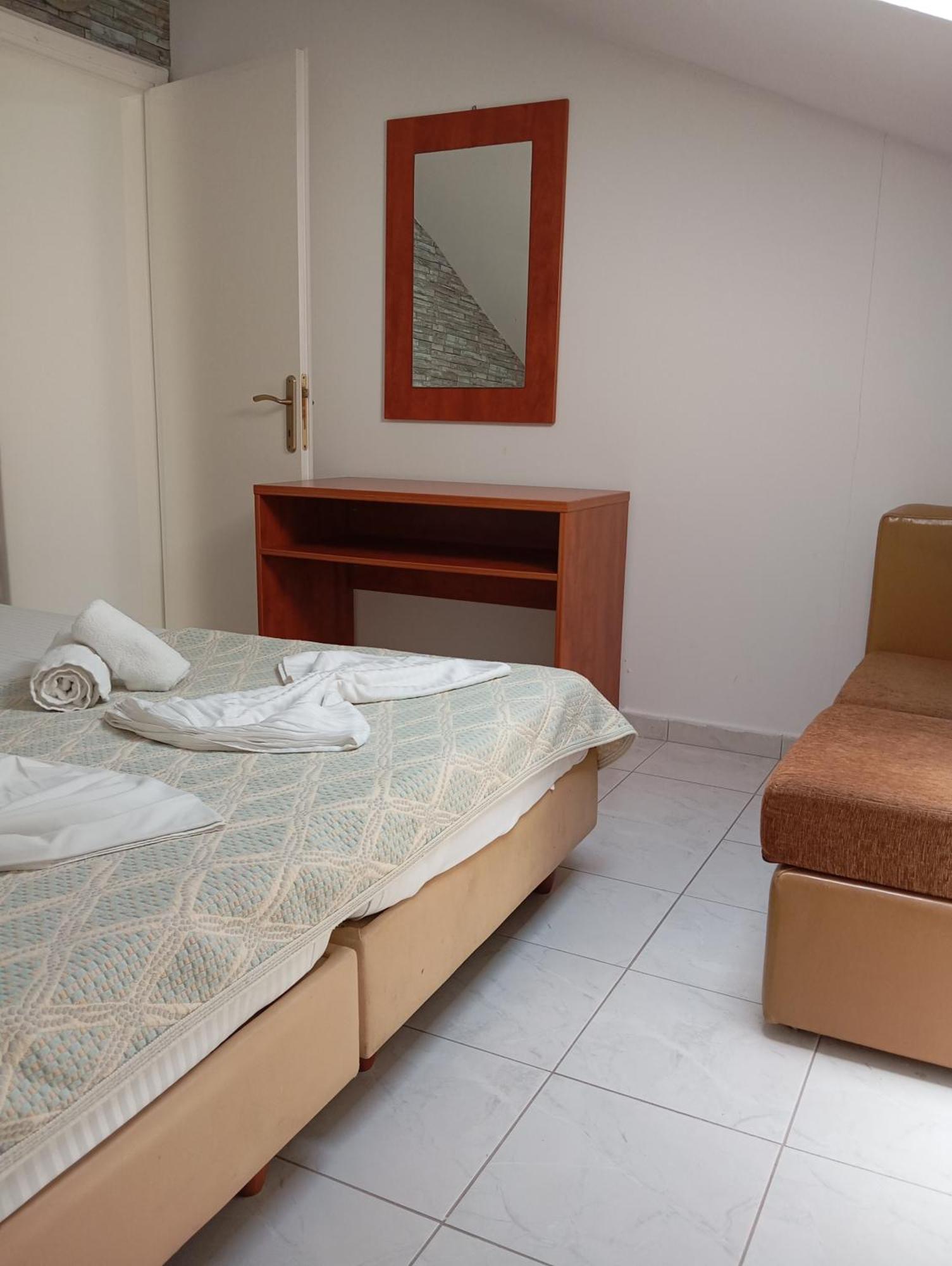Apartments Gregory & George Hanioti Luaran gambar