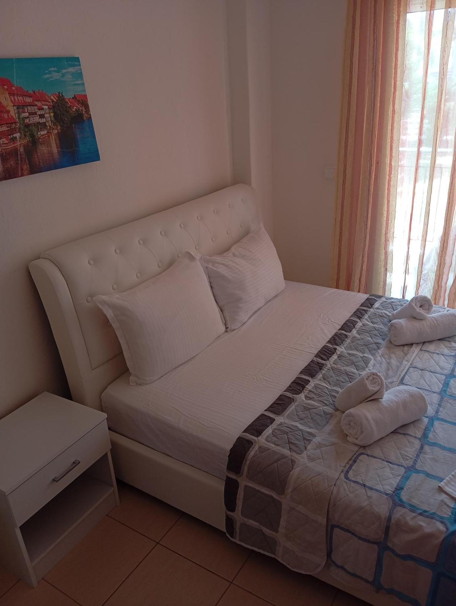 Apartments Gregory & George Hanioti Luaran gambar