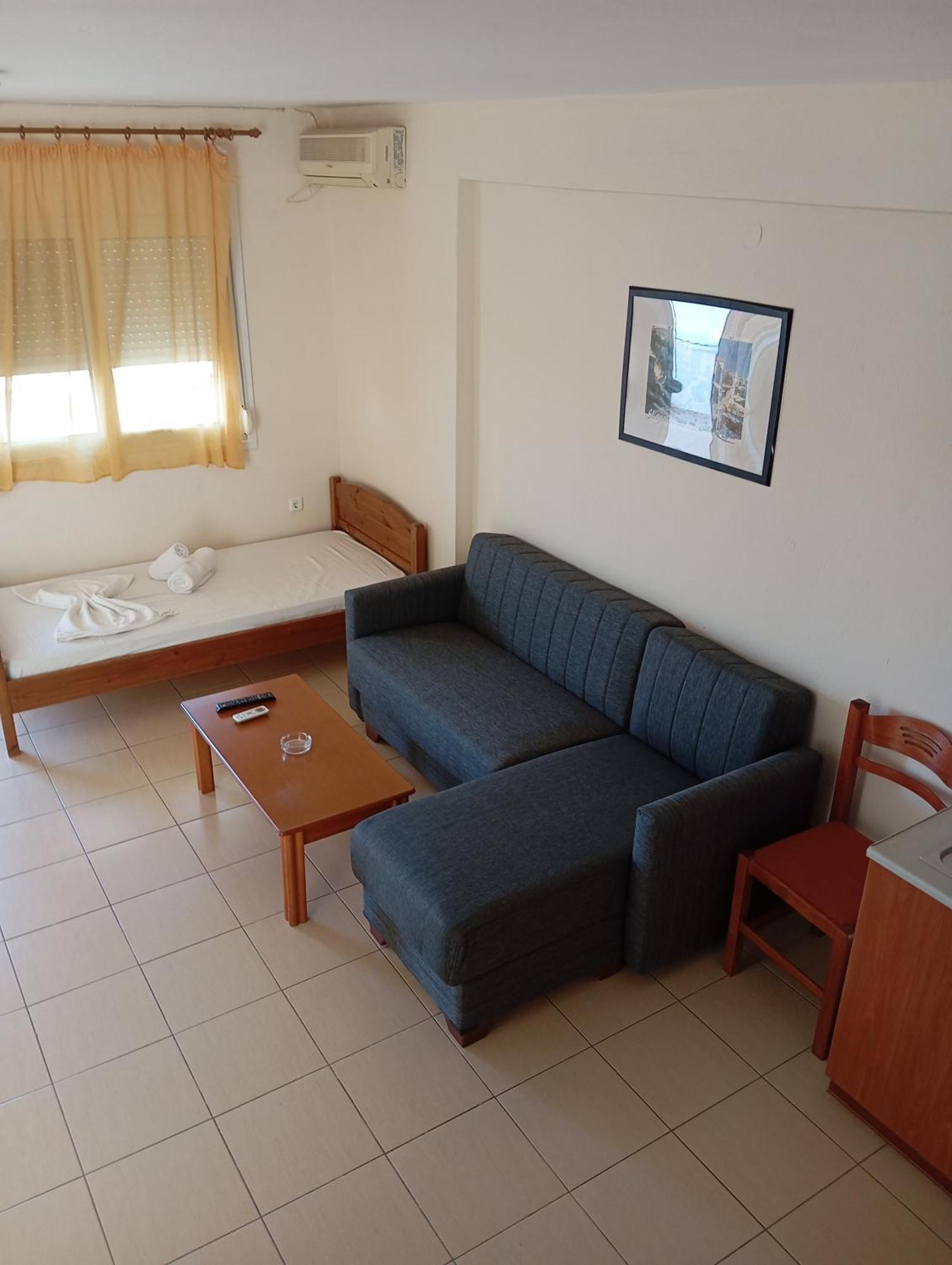 Apartments Gregory & George Hanioti Luaran gambar