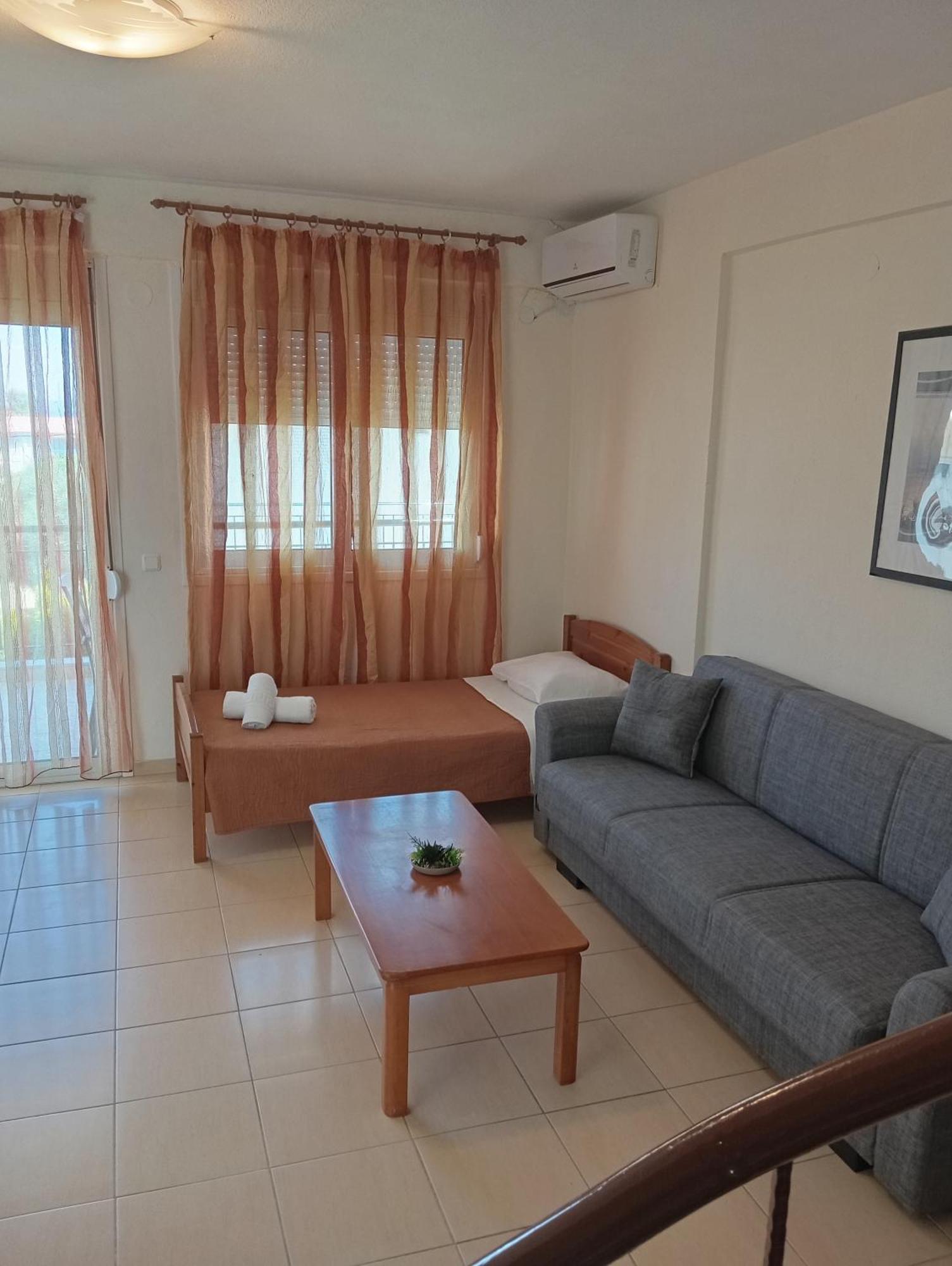 Apartments Gregory & George Hanioti Luaran gambar